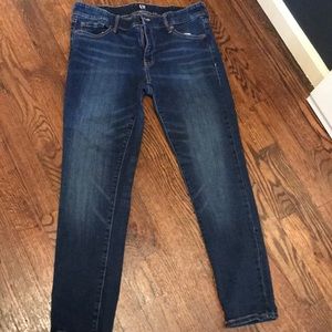 Gap girlfriend jean. Size 4 short